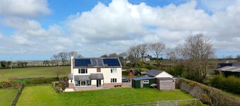 Clai Cerrig - Four Bedroom Cottage, Sleeps 8