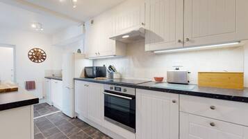 Frigorífico, horno, lavavajillas y tostadora