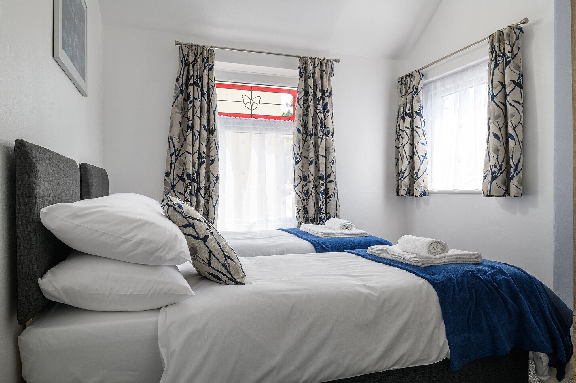 2 室のベッドルーム、アイロン / アイロン台、WiFi (無料)、ベッドシーツ