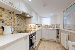 冰箱、微波炉、烤箱、洗碗机