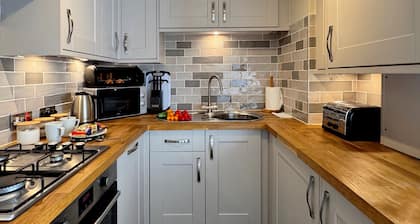 Tan Y Celyn - Two Bedroom Cottage, Sleeps 3