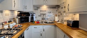 Tan Y Celyn - Two Bedroom Cottage, Sleeps 3