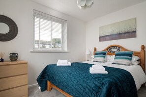 2 slaapkamers, een bureau, een strijkplank/strijkijzer, gratis wifi