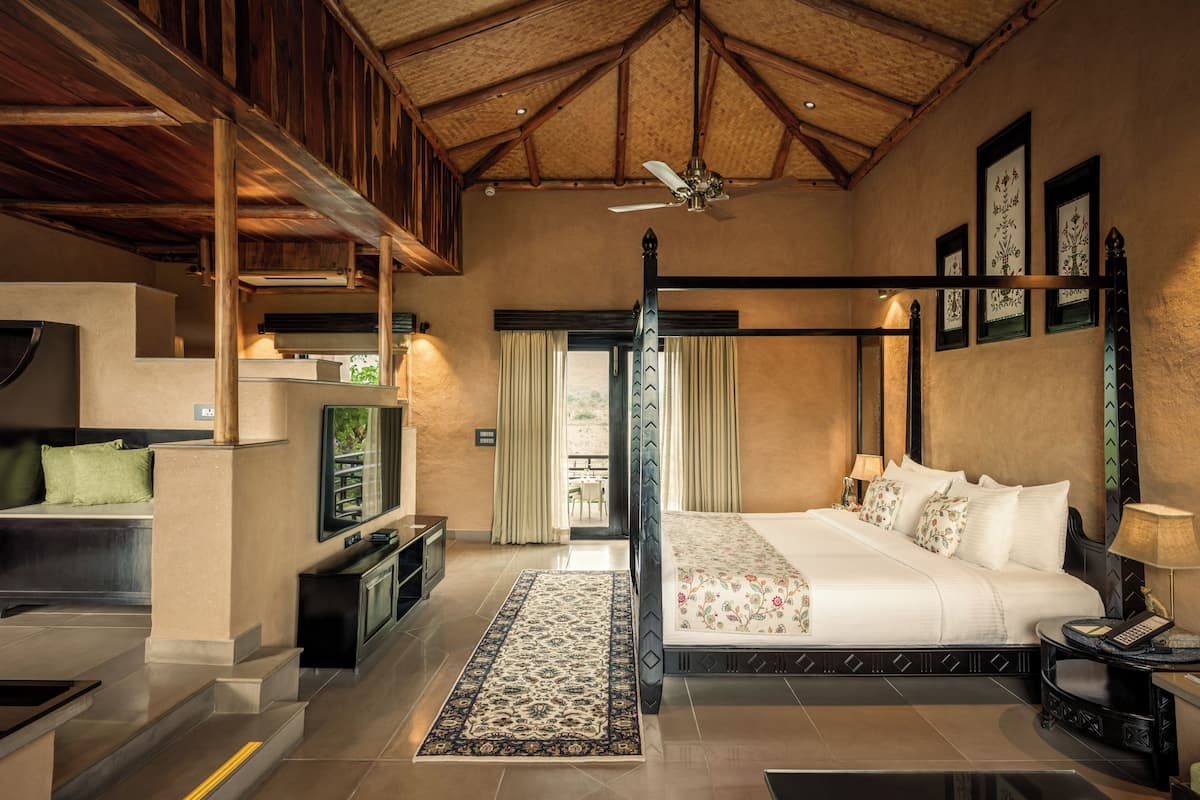 Elegant Room with Balcony | Premium bedding, minibar, desk, laptop workspace