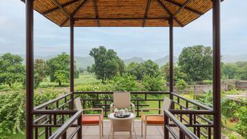 Elegant Room with Balcony | Ban công