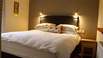 2 bedrooms, iron/ironing board, travel cot, free WiFi