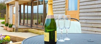 Secluded Cotswold Retreat with views