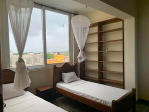 Apartment | 4 bedrooms, free WiFi, bed sheets - 4 Bed Flat - Sleeps 8 - Pets - Pool - Parking (Mombasa)