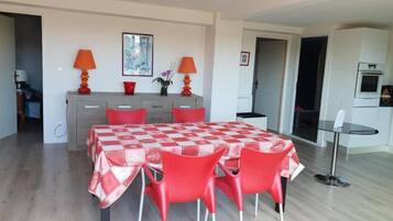 Kamar Comfort | Wi-Fi gratis dan seprai linen