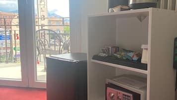 Superior-værelse med dobbeltseng eller 2 enkeltsenge - søudsigt | Gratis minibar, pengeskab på værelset, skrivebord, strygejern/strygebræt