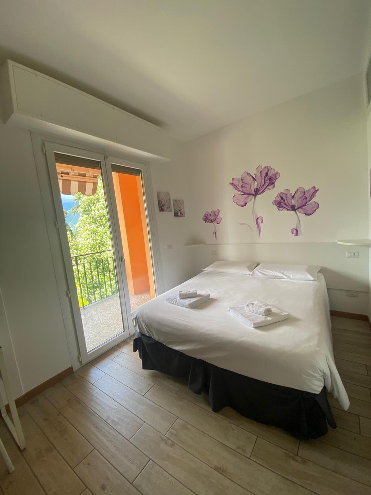 Classic Double or Twin Room, Partial Lake View | Free minibar, in-room safe, desk, iron/ironing board