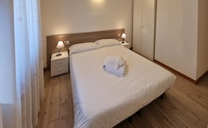 Artículos del minibar gratis y caja de seguridad en la habitación