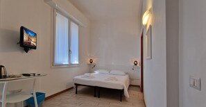 Classic Double or Twin Room, Partial Lake View | Free minibar, in-room safe, desk, iron/ironing board - Hotel Beretta (Perledo)