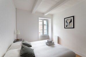 3 dormitorios, tabla de planchar con plancha, wifi gratis y ropa de cama