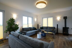 Smart-TV, Kamin, DVD-Player, Stereoanlage