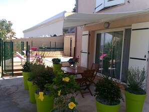 Outdoor dining - T3 - Ground floor - With swimming pool - Classification 5 * furnished accommodation (Piana)
