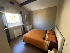 2 sovrum, värdeförvaringsskåp på rummet och strykjärn/strykbräda