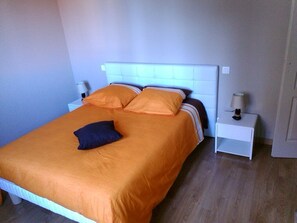 2 Schlafzimmer, Zimmersafe, Bügeleisen/Bügelbrett, Reisekinderbett