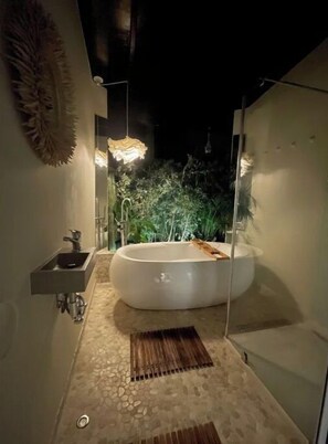 Hair dryer, towels, soap, toilet paper - Sandy Creek 2 by Arubacation (Noord)