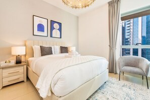 อพาร์ทเมนท์ (3 Bedrooms) | 3 ห้องนอน, ห้องพักตกแต่งอย่างมีเอกลักษณ์, ตกแต่งพิเศษโดยเฉพาะ, โต๊ะทำงาน