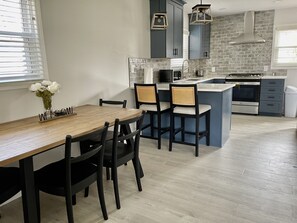 Private kitchen - Beachwood Cottage - New remodel walk or bike to Lake MI! (Muskegon)