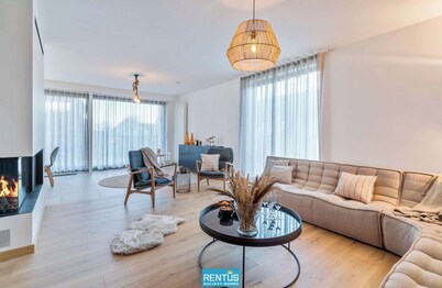 Villa Sailing-large luxury house in quiet location