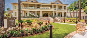 Stunning Harbour Town Penthouse Flat in Sea Pines, Spectacular Location!  