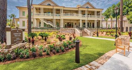 Stunning Harbour Town Penthouse Flat in Sea Pines, Spectacular Location!