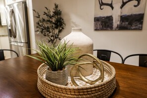 Interior - Poker Paradise & Pool Cabana - 15 min to Downtown Austin (Austin)