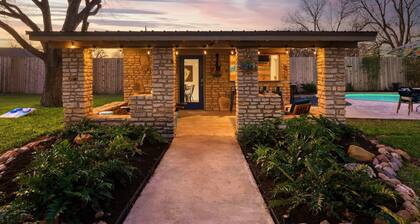 Poker Paradise & Pool Cabana - 15 min to Downtown Austin