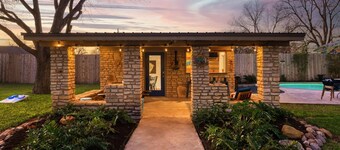 Poker Paradise & Pool Cabana - 15 min to Downtown Austin