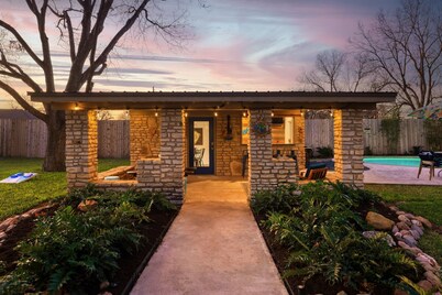 Poker Paradise & Pool Cabana - 15 min to Downtown Austin