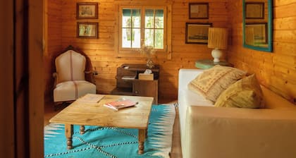 EL BOTANICO DE SAGRA WOODEN HOUSE IN THE BOTANICAL GARDEN