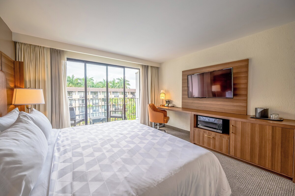 Standard Room, 1 King Bed, Balcony, Pool View | Down comforters, in-room safe, desk, laptop workspace