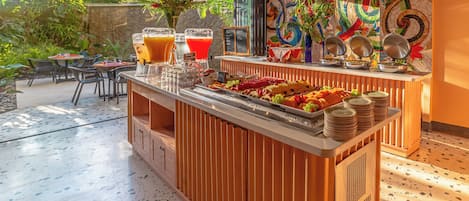 Frukostbuffé varje dag (CRC 9500 per person)