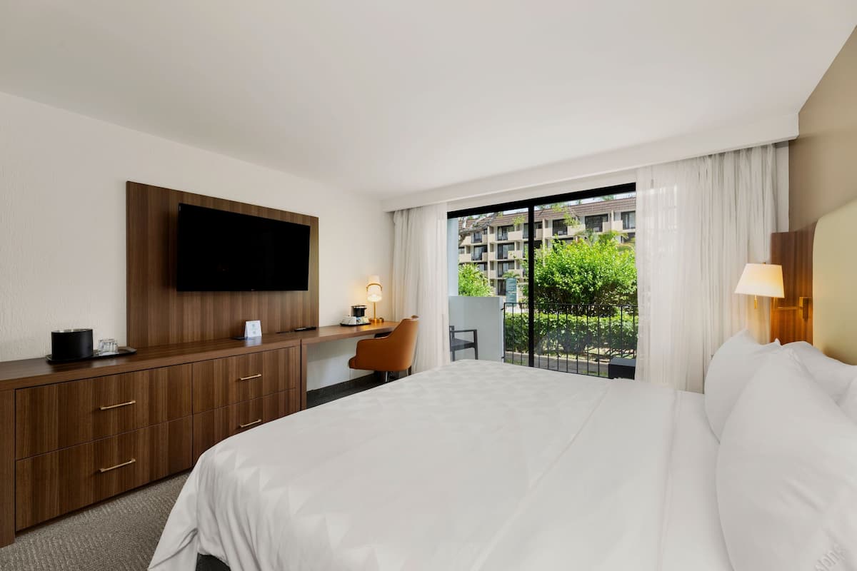 Standard Room, 1 King Bed, Garden View