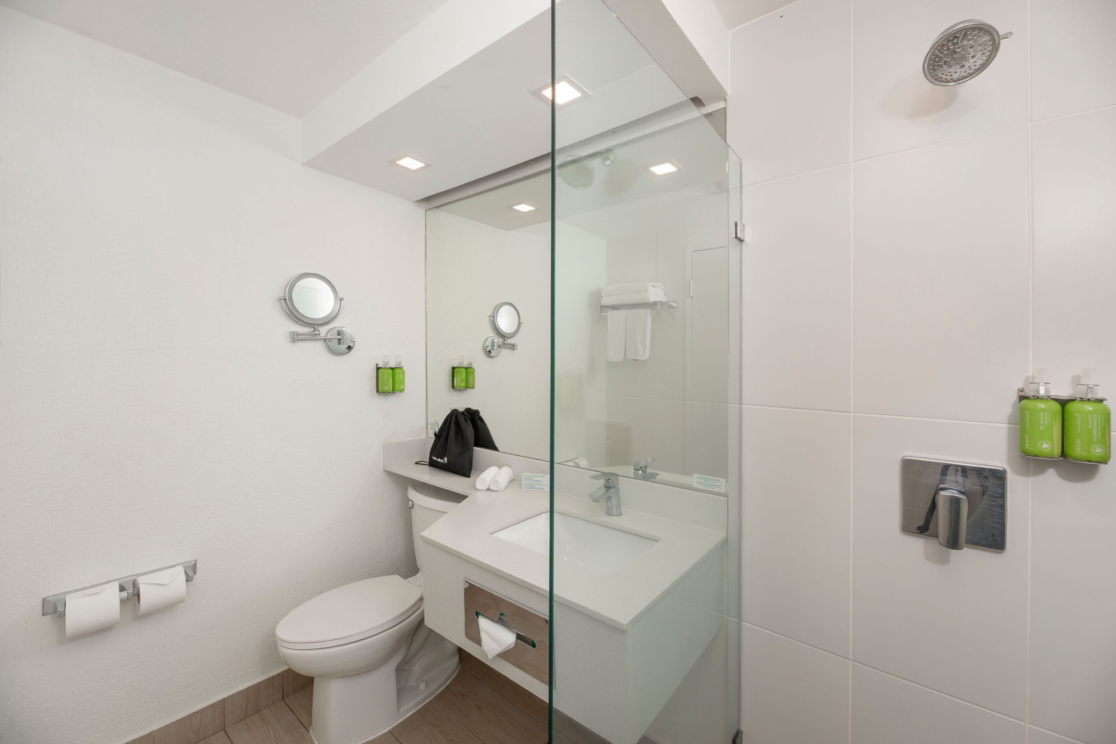 Standard Room, 1 King Bed, Garden View | Bathroom | Shower, rainfall showerhead, eco-friendly toiletries, hair dryer