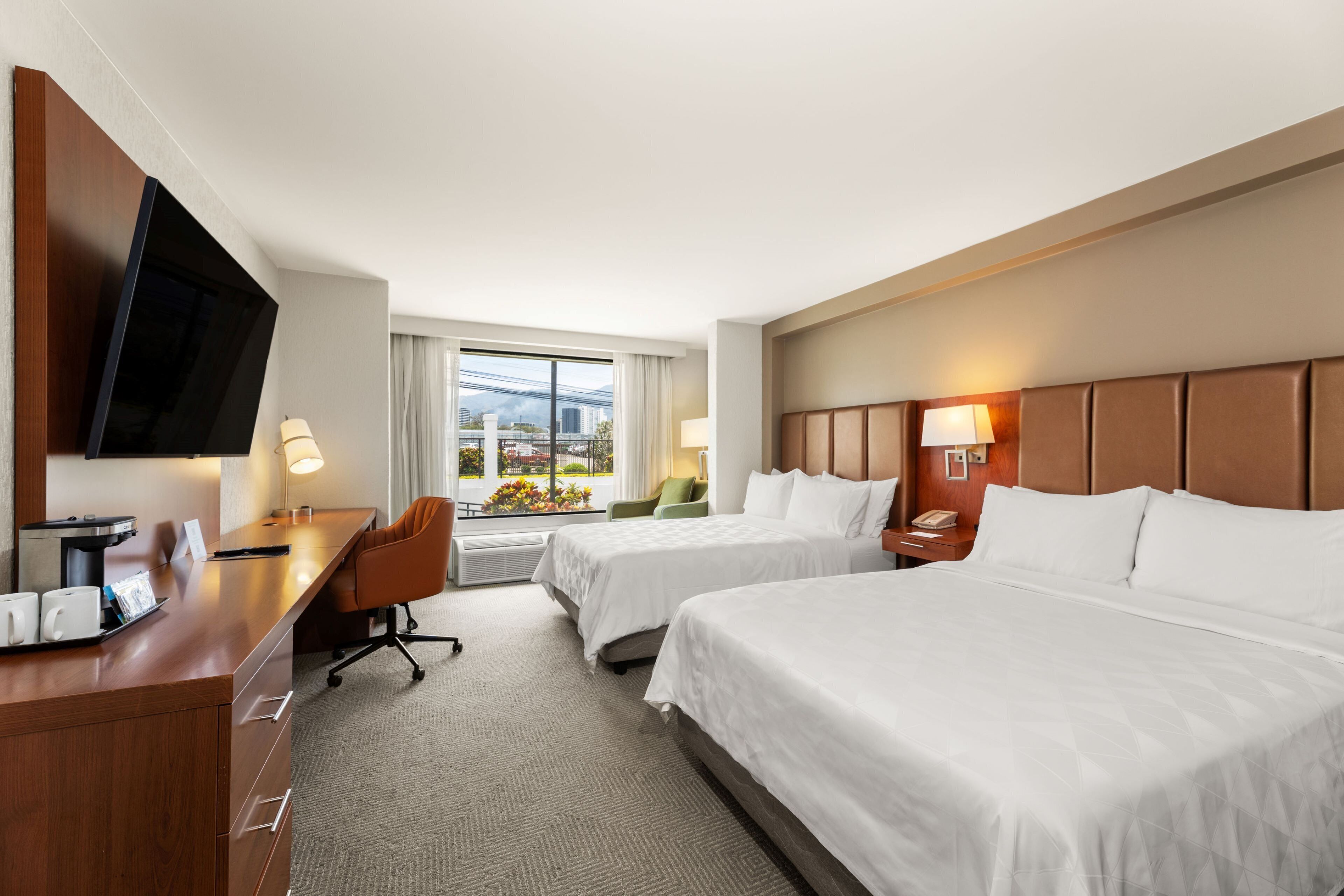 Down duvets, in-room safe, desk, laptop workspace