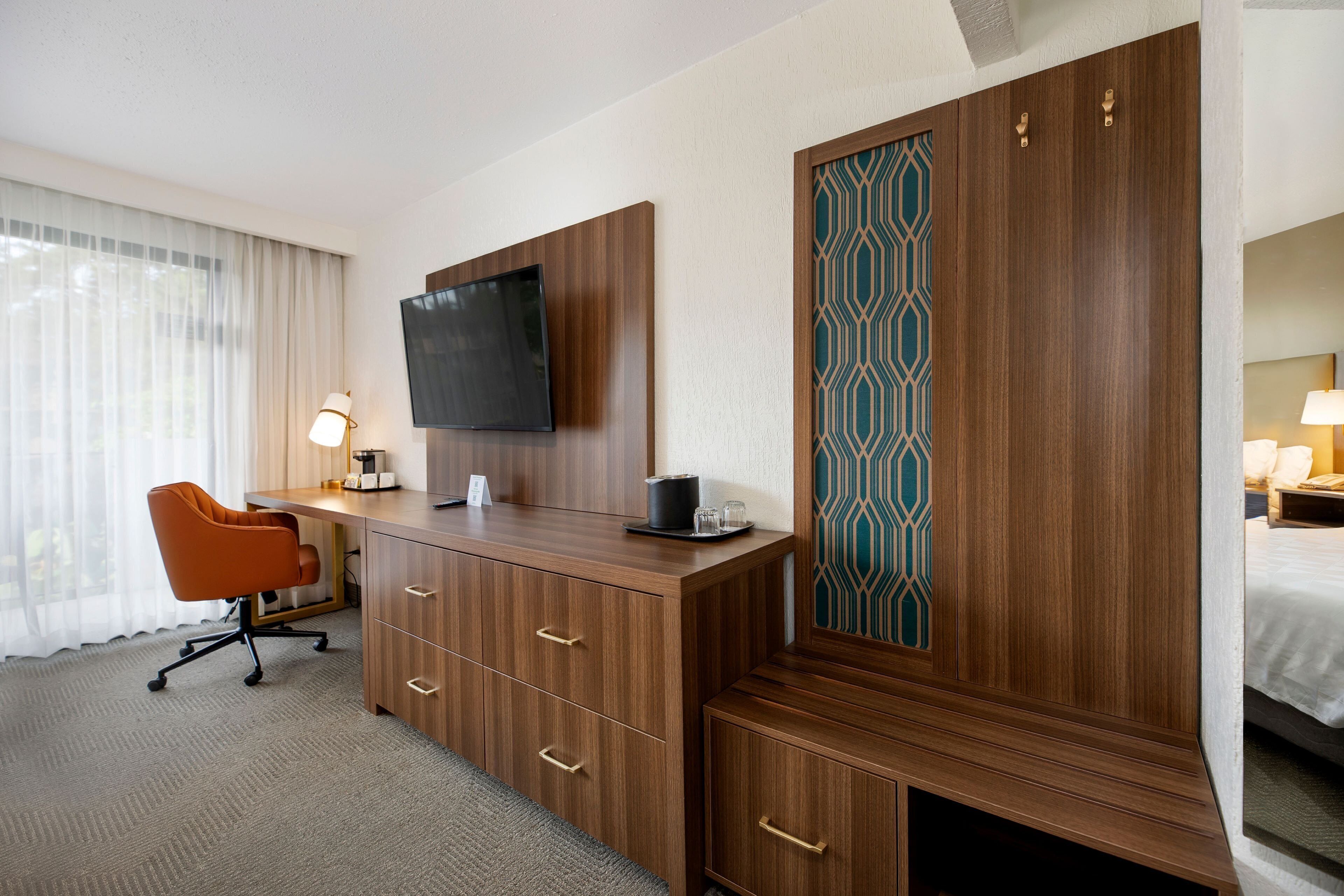 Standard Room, 2 Double Beds, Pool View | Room amenity