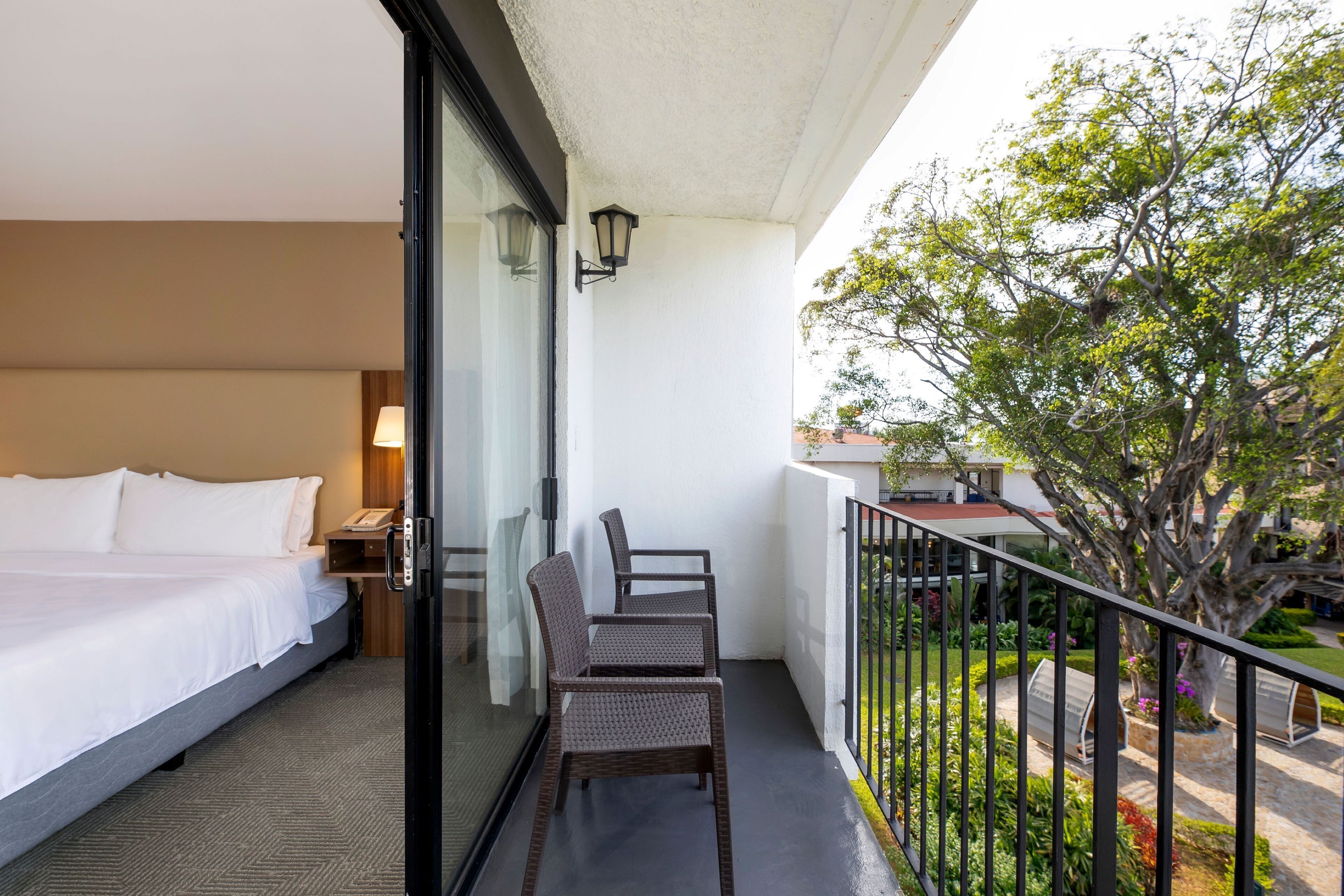 Standard Room, 1 King Bed, Pool View