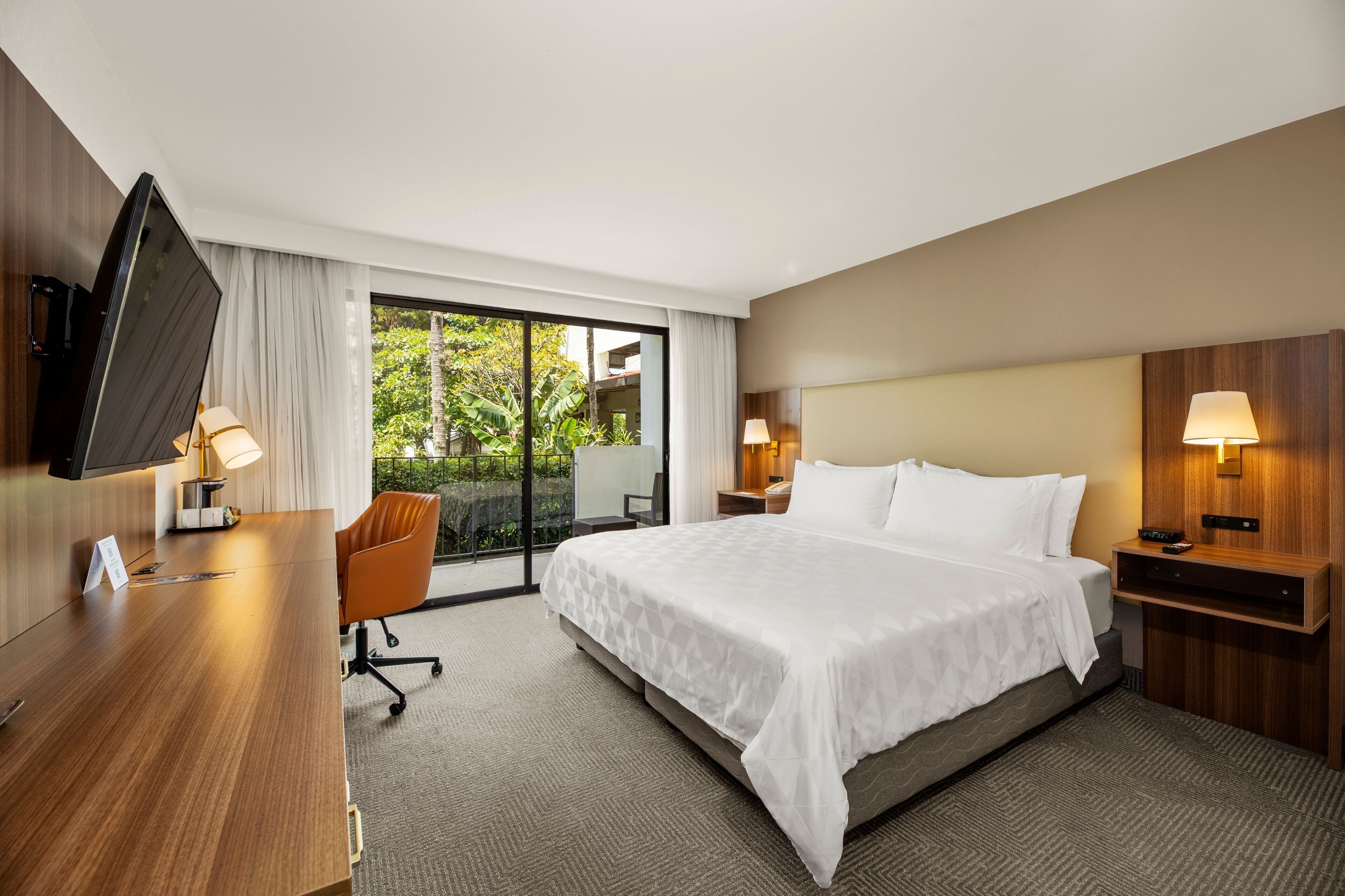 Down duvets, in-room safe, desk, laptop workspace