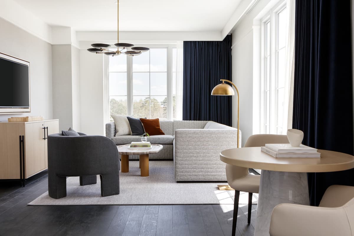 Phòng Suite, 1 phòng ngủ, hiên | Bộ trải giường bằng vải Frette của Ý, bộ đồ giường cao c ấp, minibar 