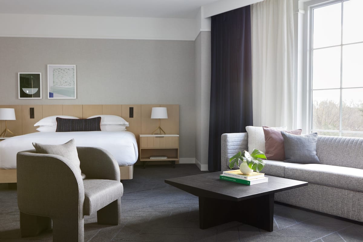 Studio Suite, 1 giường cỡ king | Bộ trải giường bằng vải Frette của Ý, bộ đồ giường cao cấp, minibar