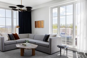 Suite, 1 soverom, terrasse (Dining Area) | Italienske Frette-laken, sengetøy av topp kvalitet og minibar