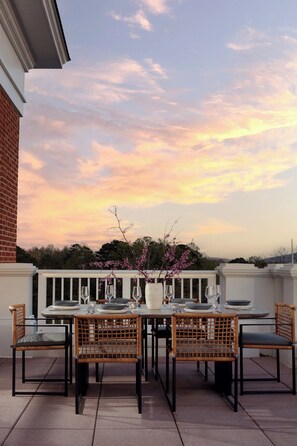 Exterior - Kimpton The Forum Hotel by IHG (Charlottesville)
