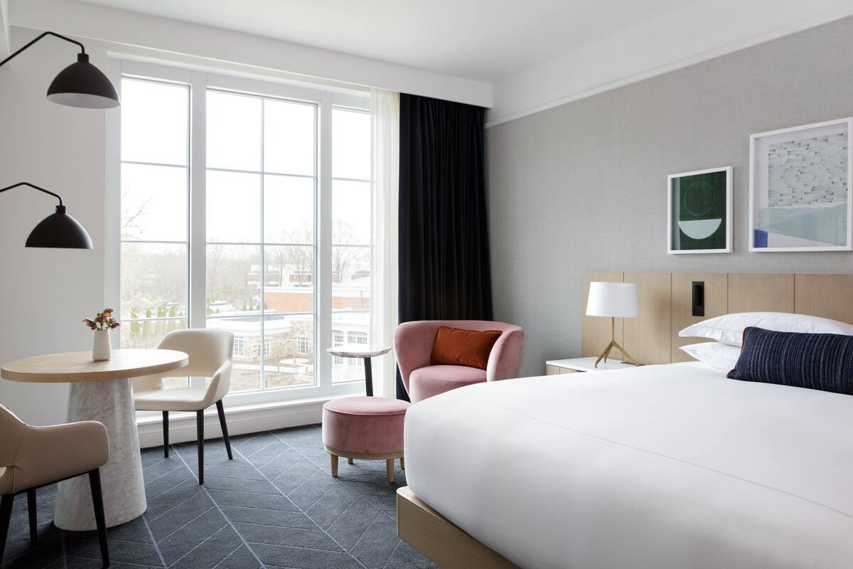 Bộ trải giường bằng vải Frette của Ý, bộ đồ giường cao cấp, minibar 