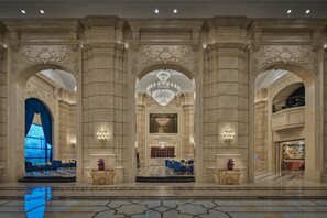 A grand lobby with ornate columns, a chandelier, and a checkered floor. - Crowne Plaza Dongying by IHG (Dongying)