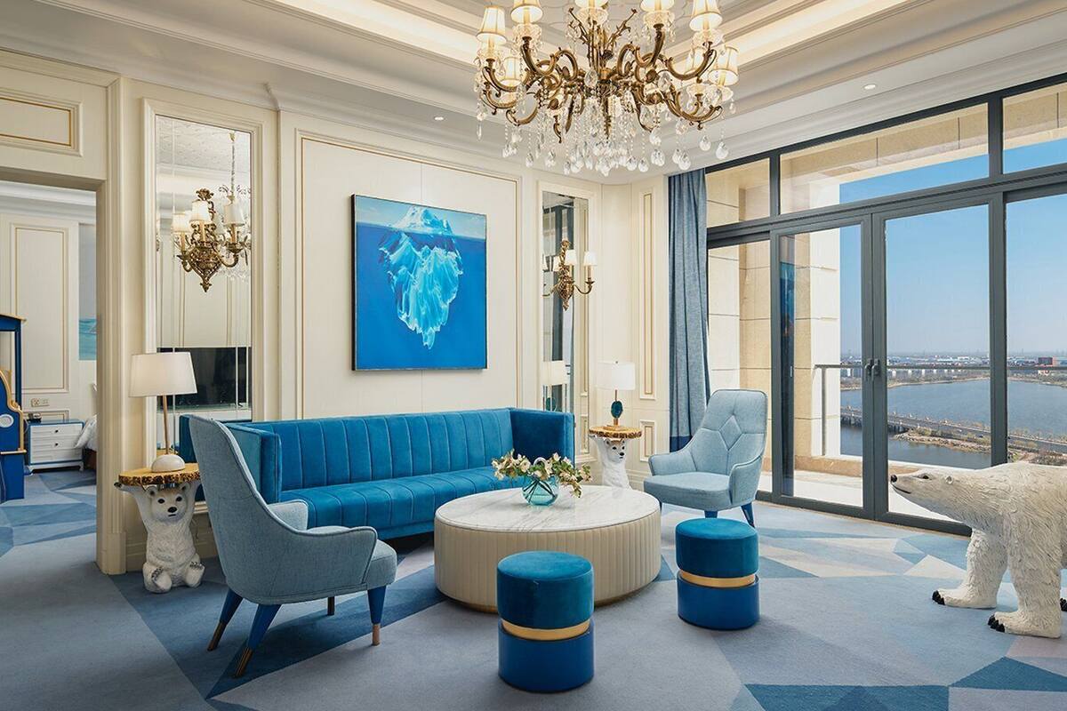 1 bedroom, desk, laptop workspace, free cots/infant beds