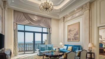 Escritorio, espacio para trabajar con laptop y cunas gratuitas