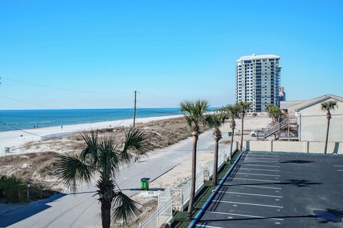 Bethys Beachy Beauty Regency Towers!